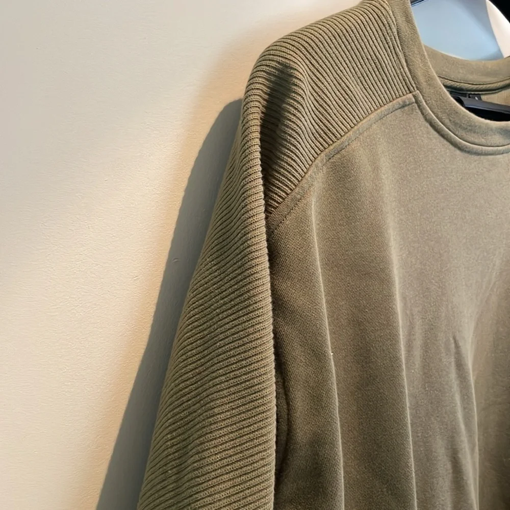 Adidas crewneck sweatshirt. Men’s size medium